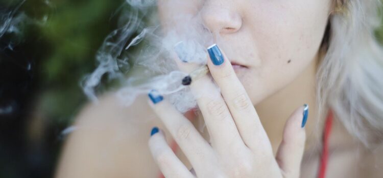 people-who-smoke-cannabis-may-be-at-risk-of-ageing-faster,-study-warns