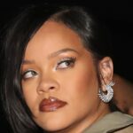 cops-swarm-rihanna's-house-as-man-shows-up-wanting-to-propose
