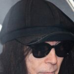 motley-crue-wants-mick-mars-lawsuit-in-arbitration,-he-claims-bullying