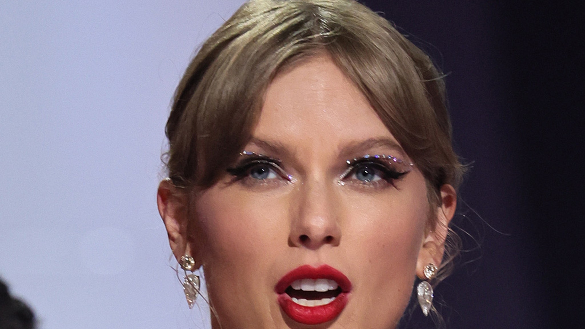 taylor-swift-blasted-for-saying-she-wants-to-live-in-1830s-in-new-song